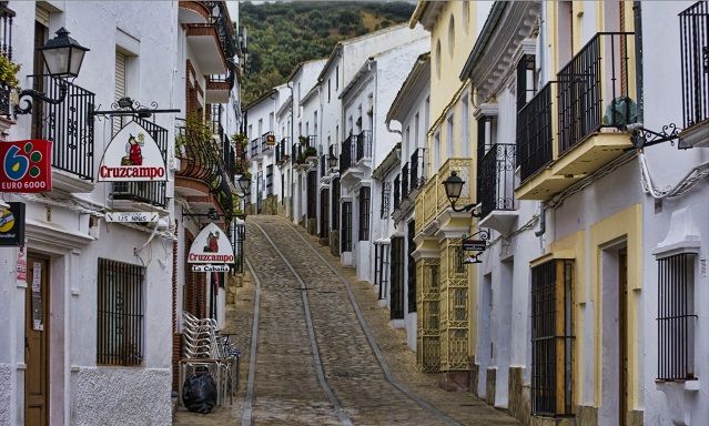 se vende farmacia rural en cádiz